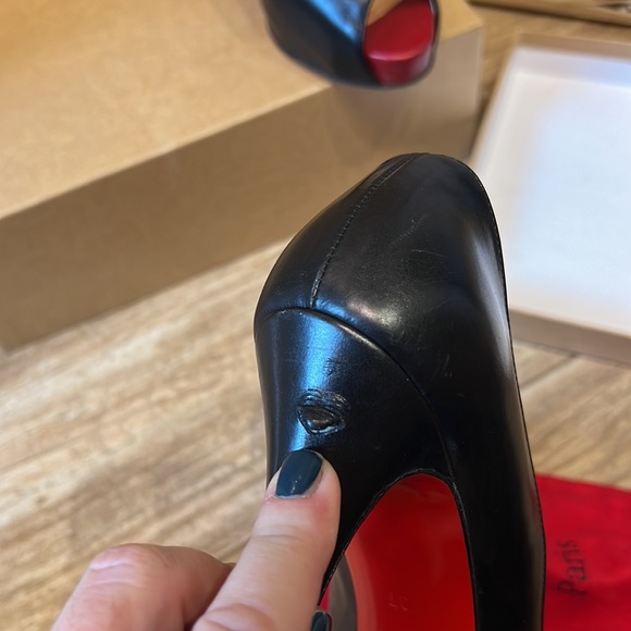 Christian Louboutin - Picture 6 of 8